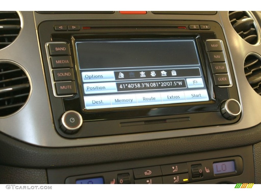 2009 Volkswagen Tiguan SEL 4Motion Controls Photo #68367621