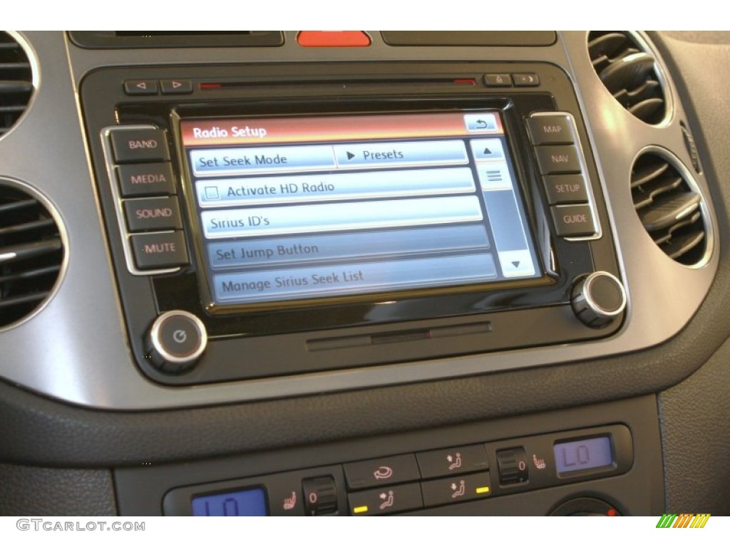 2009 Volkswagen Tiguan SEL 4Motion Controls Photo #68367639