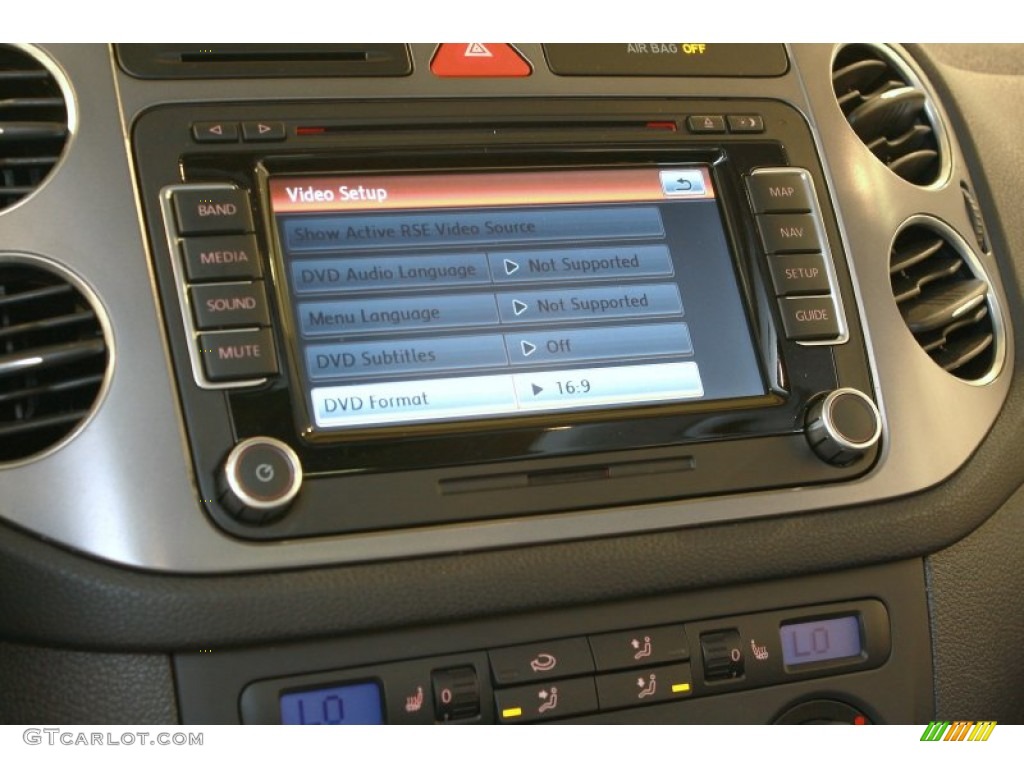 2009 Volkswagen Tiguan SEL 4Motion Controls Photo #68367660