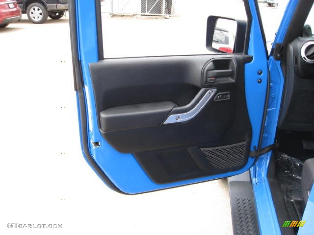 2012 Jeep Wrangler Sahara 4x4 Black Door Panel Photo #68370534