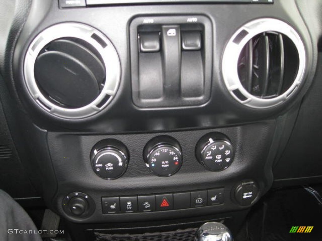 2012 Wrangler Sahara 4x4 - Cosmos Blue / Black photo #25