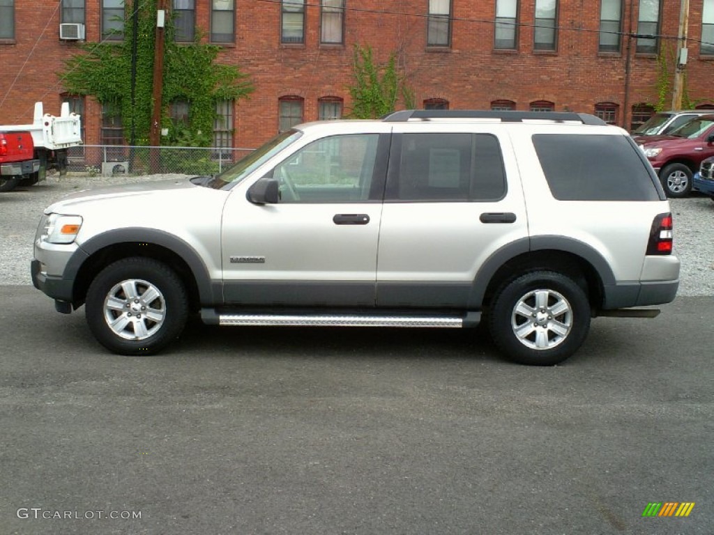 2006 Explorer XLT 4x4 - Silver Birch Metallic / Stone photo #5