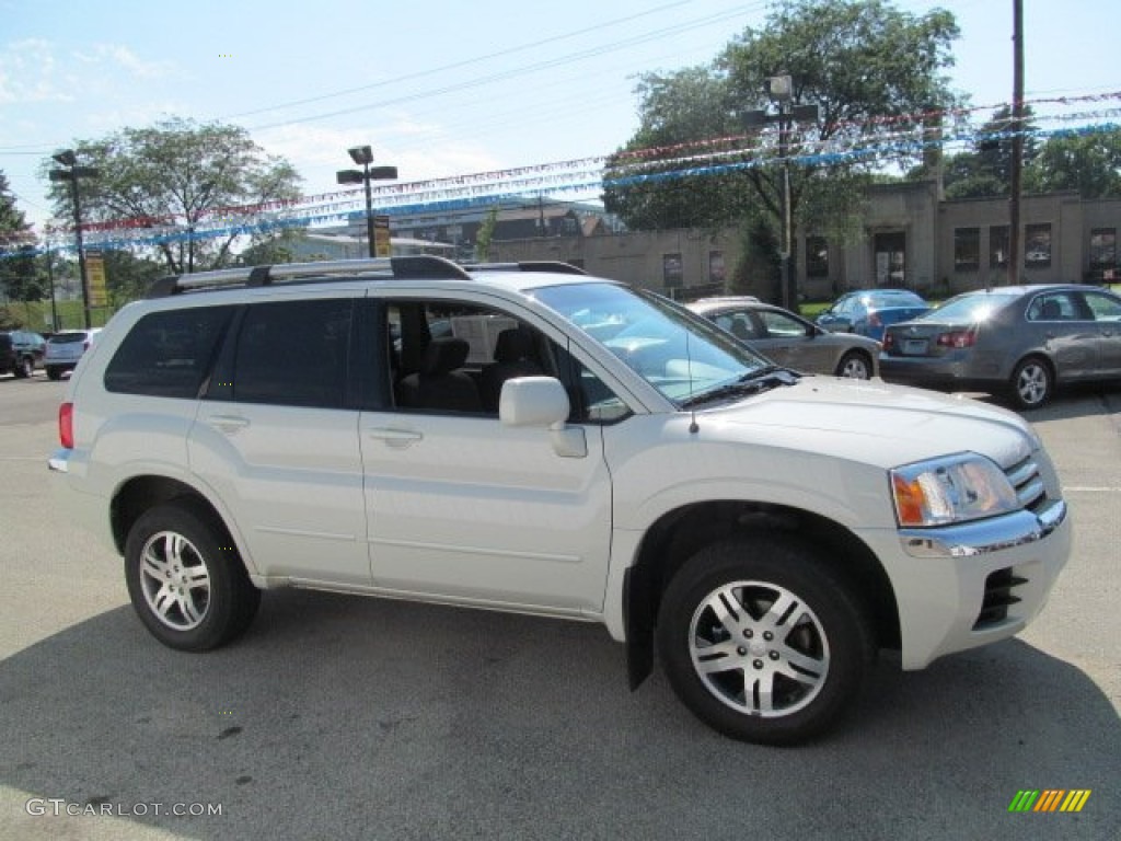 2005 Endeavor XLS AWD - Dover White Pearl / Charcoal photo #5