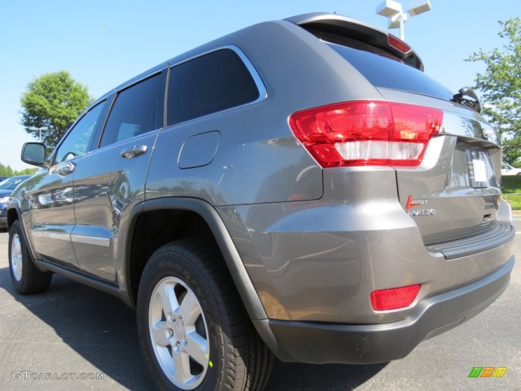 2013 Grand Cherokee Laredo - Mineral Gray Metallic / Black photo #2