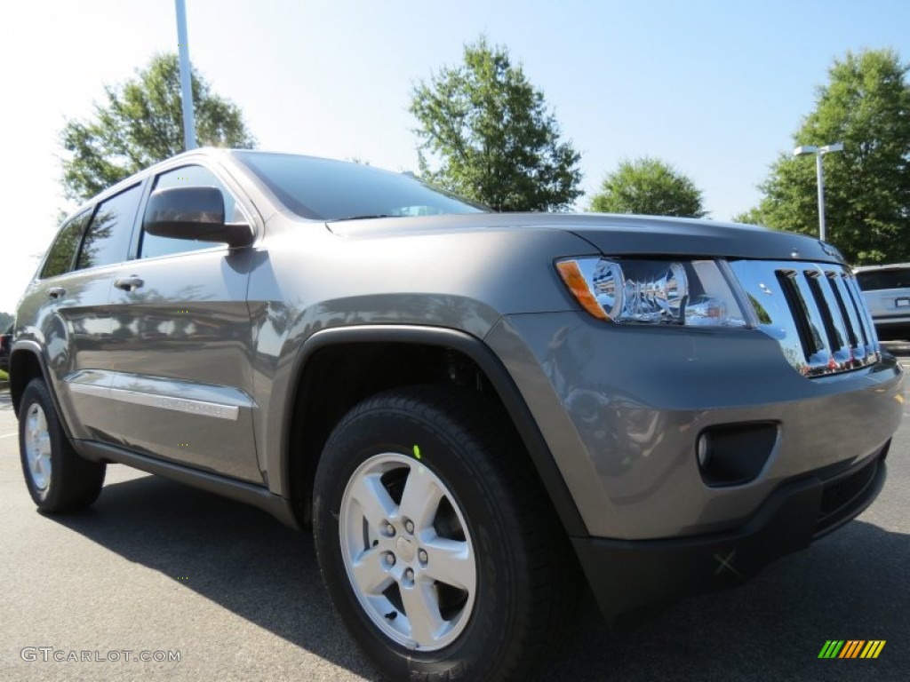 2013 Grand Cherokee Laredo - Mineral Gray Metallic / Black photo #4