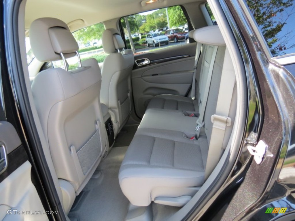 2013 Grand Cherokee Laredo - Brilliant Black Crystal Pearl / Dark Graystone/Medium Graystone photo #7