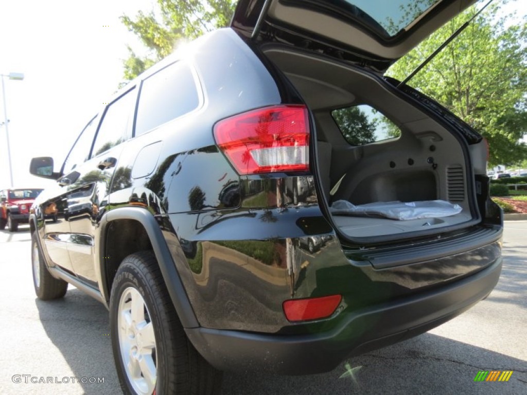 2013 Grand Cherokee Laredo - Brilliant Black Crystal Pearl / Dark Graystone/Medium Graystone photo #9