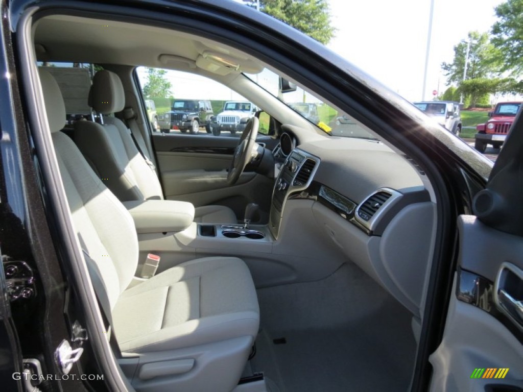 2013 Grand Cherokee Laredo - Brilliant Black Crystal Pearl / Dark Graystone/Medium Graystone photo #10