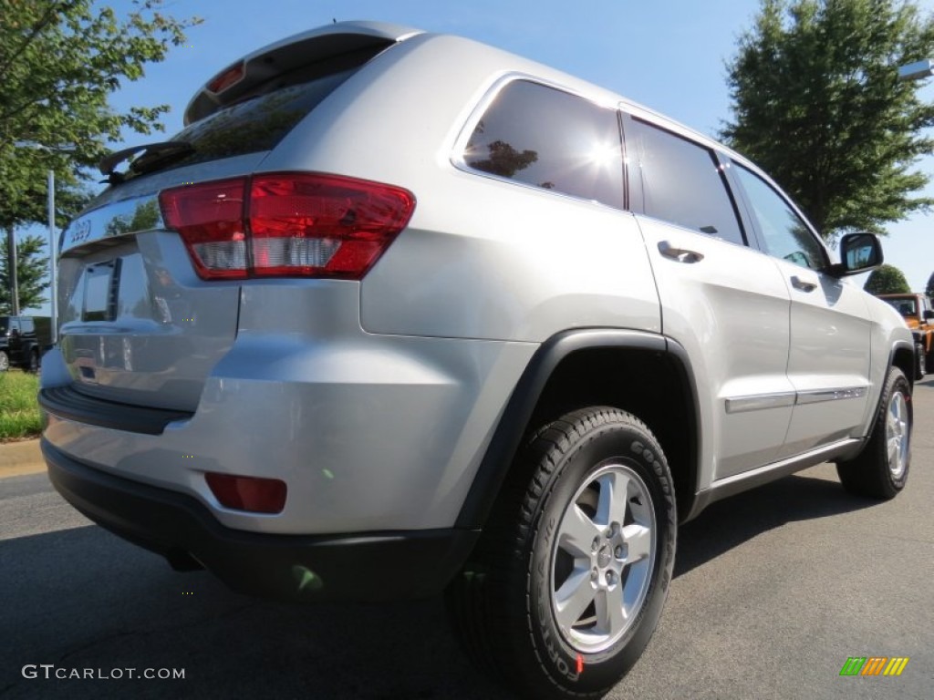 2013 Grand Cherokee Laredo - Bright Silver Metallic / Dark Graystone/Medium Graystone photo #3