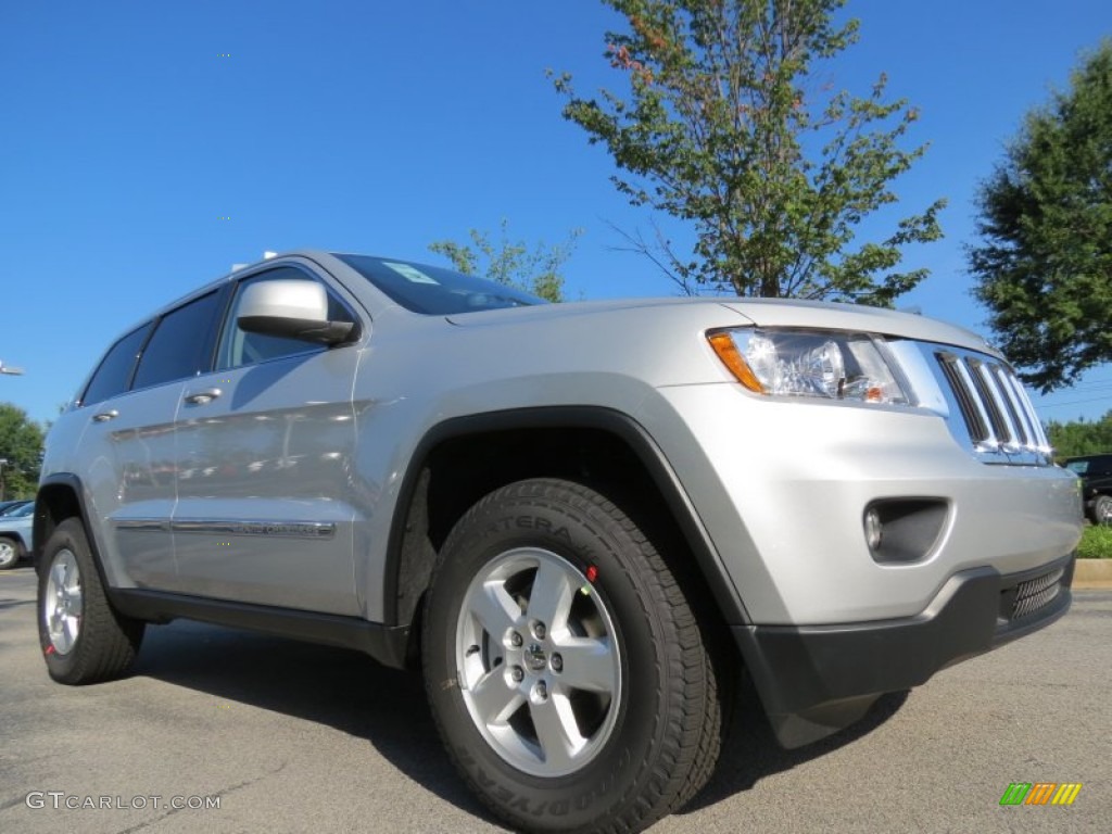 2013 Grand Cherokee Laredo - Bright Silver Metallic / Dark Graystone/Medium Graystone photo #4