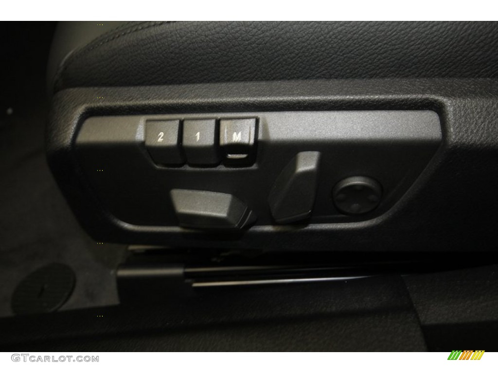 2013 BMW 6 Series 640i Gran Coupe Controls Photo #68375193
