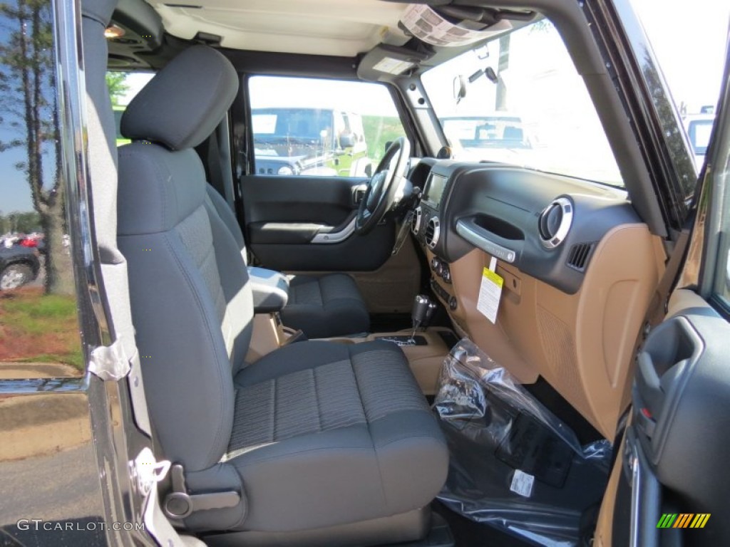 2012 Wrangler Sahara 4x4 - Black / Black photo #9