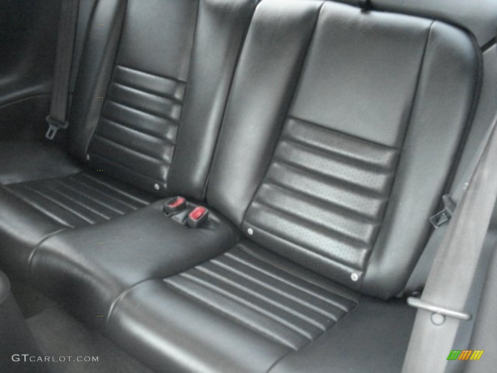 Dark Charcoal Interior 2004 Ford Mustang GT Coupe Photo #68380395