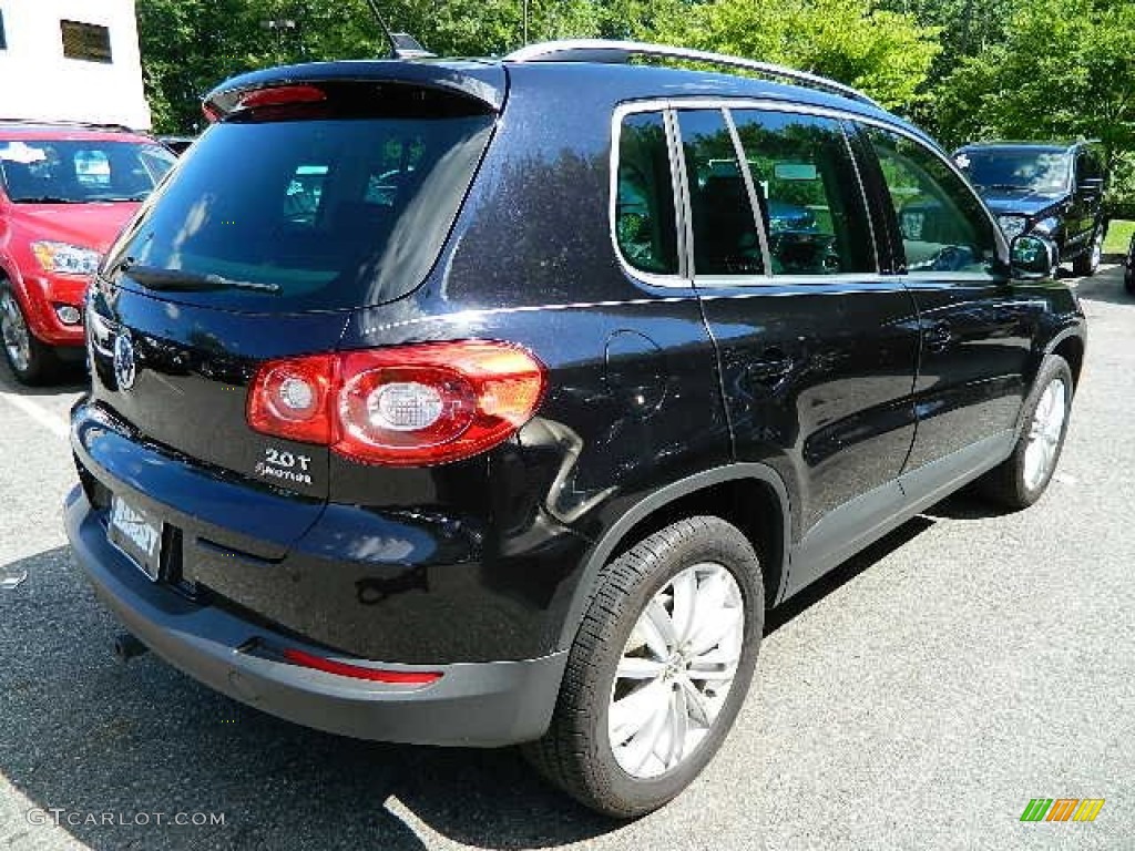 2011 Tiguan SE 4Motion - Deep Black Metallic / Charcoal photo #7