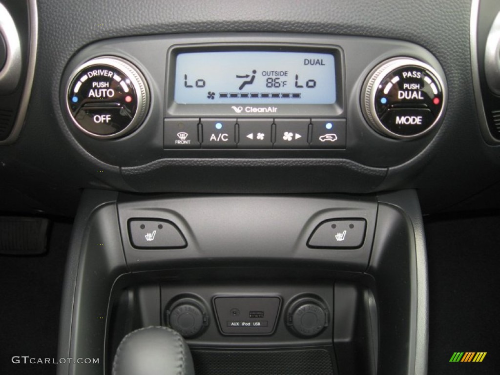 2013 Hyundai Tucson Limited Controls Photo #68385528