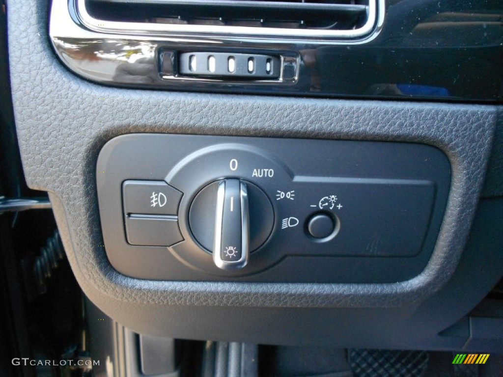 2013 Volkswagen Touareg VR6 FSI Sport 4XMotion Controls Photo #68388144