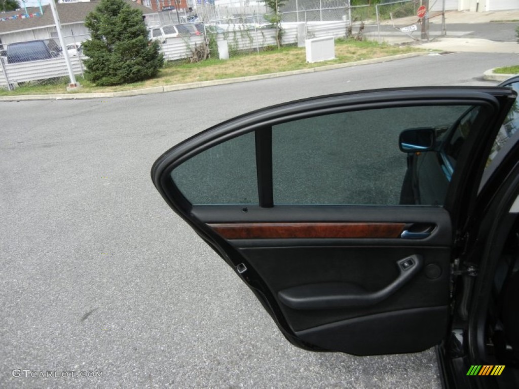 2003 3 Series 330xi Sedan - Black Sapphire Metallic / Black photo #32