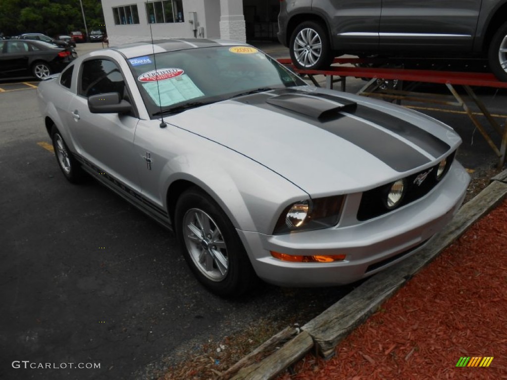 2007 Mustang V6 Deluxe Coupe - Satin Silver Metallic / Light Graphite photo #2