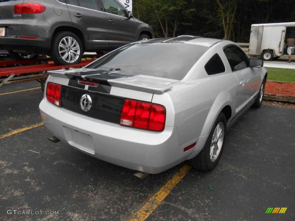 2007 Mustang V6 Deluxe Coupe - Satin Silver Metallic / Light Graphite photo #3