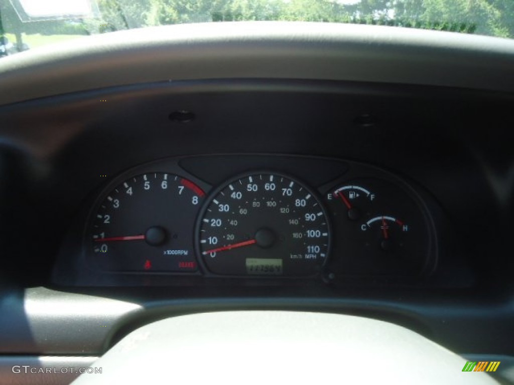 2003 Chevrolet Tracker 4WD Hard Top Gauges Photos