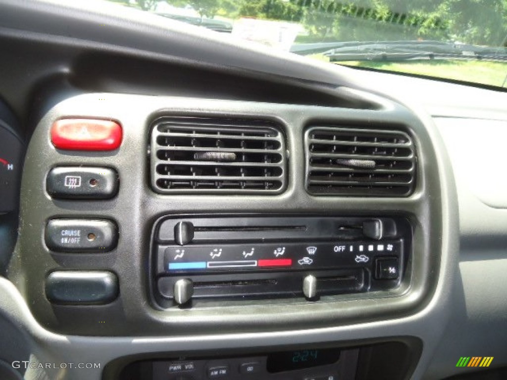 2003 Chevrolet Tracker 4WD Hard Top Controls Photos