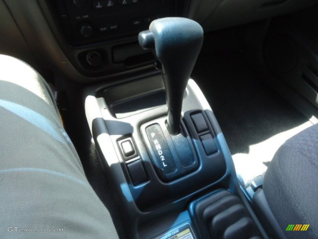 2003 Chevrolet Tracker 4WD Hard Top Transmission Photos