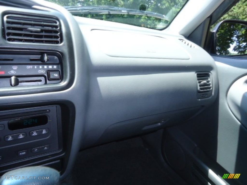 2003 Tracker 4WD Hard Top - White / Medium Gray photo #23
