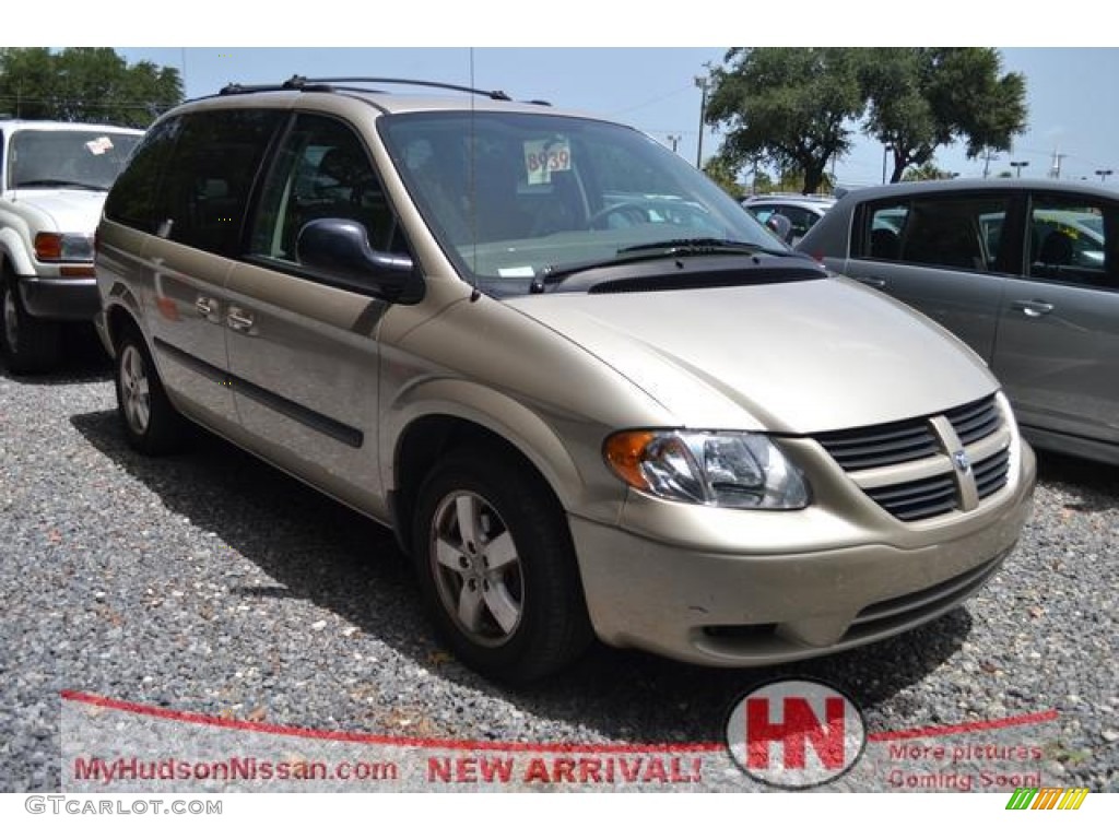 2006 Caravan SXT - Linen Gold Metallic Pearl / Dark Khaki/Light Graystone photo #1