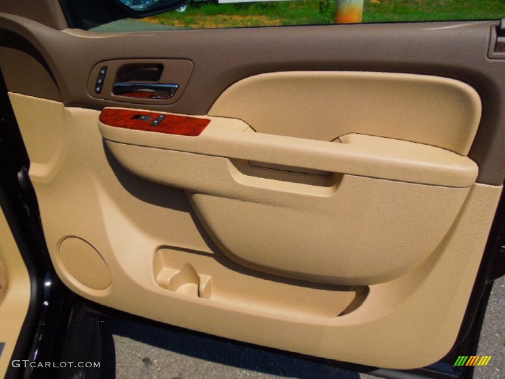 2013 Chevrolet Tahoe LTZ 4x4 Light Cashmere/Dark Cashmere Door Panel Photo #68403231