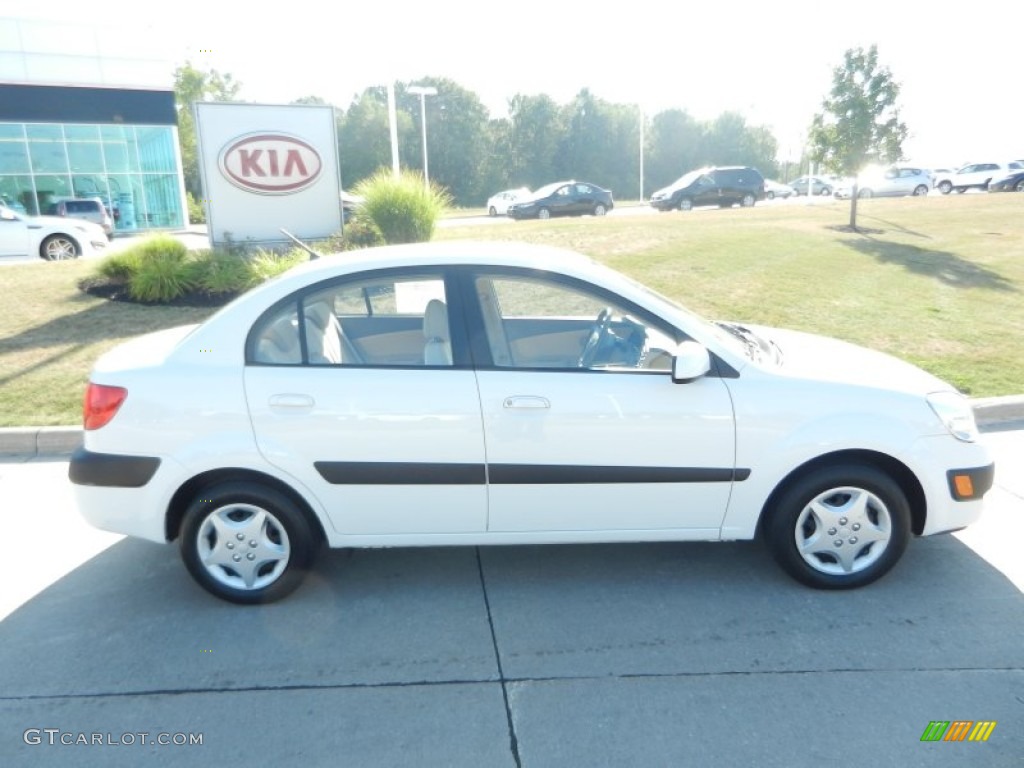 2006 Rio Sedan - White / Gray photo #2
