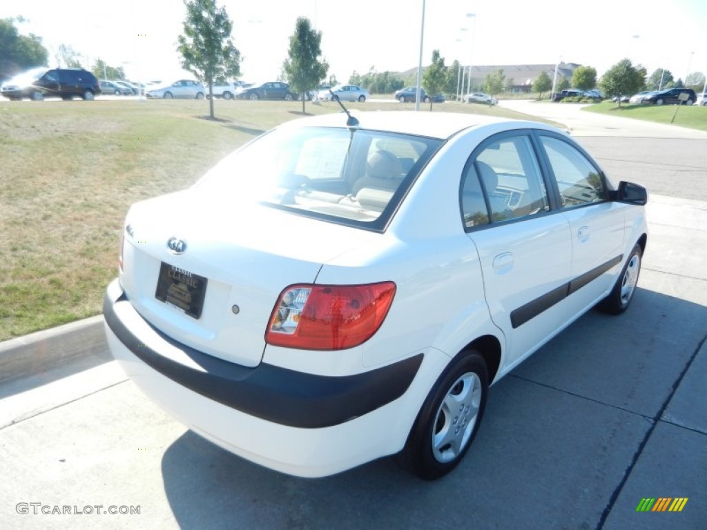 2006 Rio Sedan - White / Gray photo #3