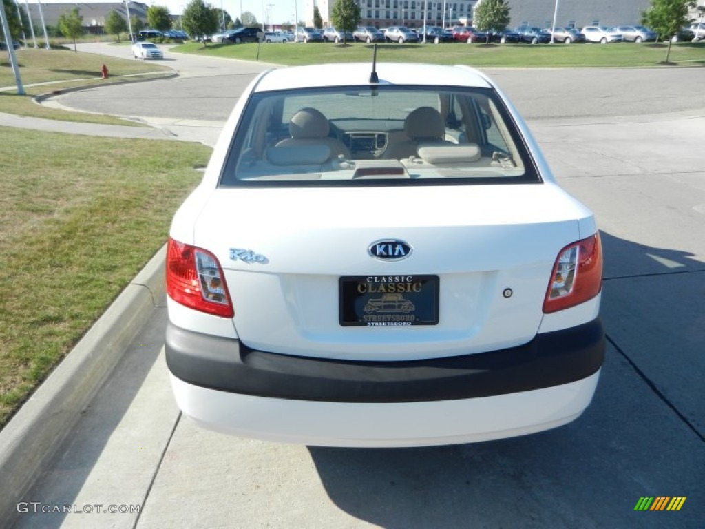 2006 Rio Sedan - White / Gray photo #4