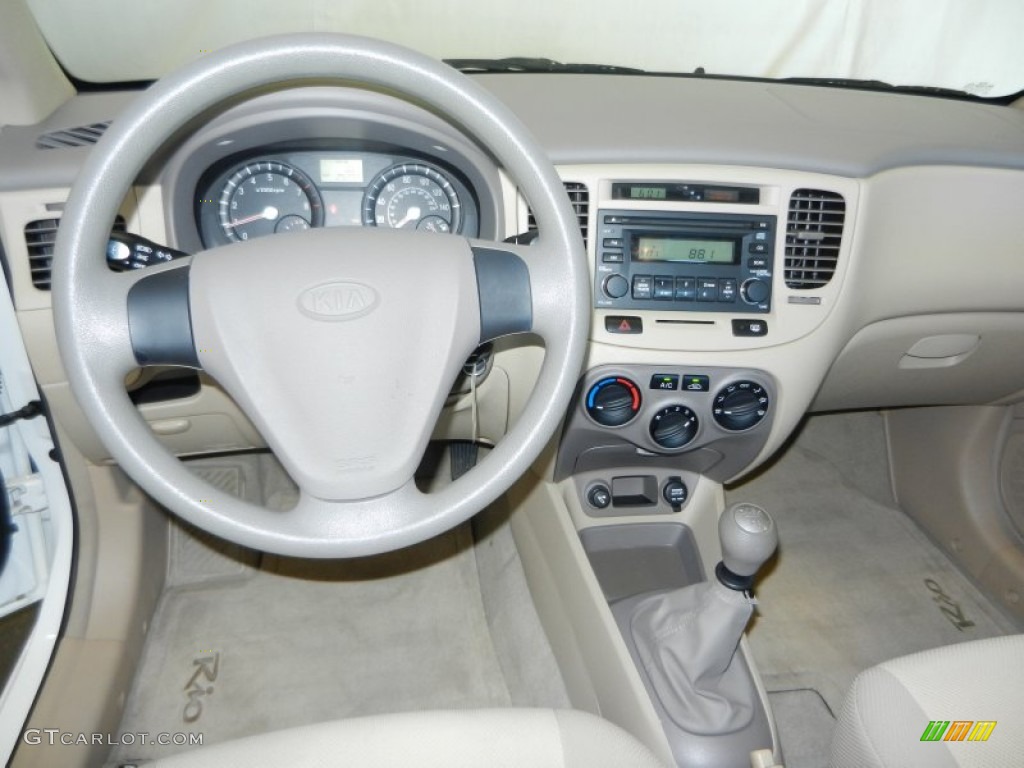 2006 Rio Sedan - White / Gray photo #12