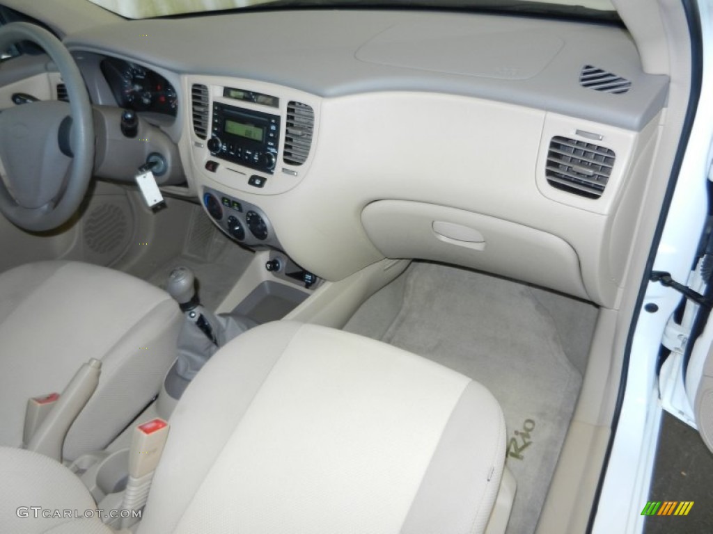 2006 Rio Sedan - White / Gray photo #15