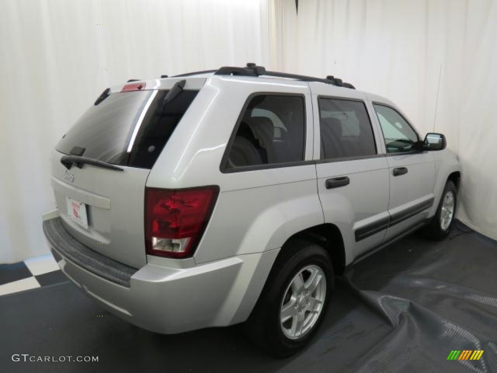 2006 Grand Cherokee Laredo - Bright Silver Metallic / Medium Slate Gray photo #25