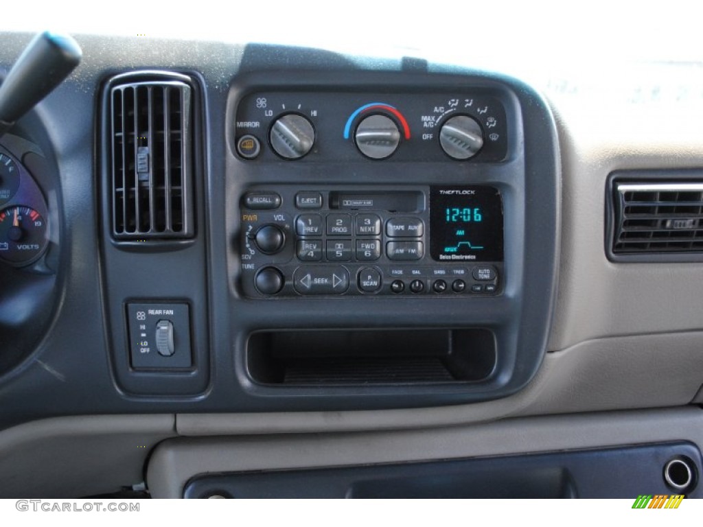 1999 Chevrolet Express 1500 Passenger Conversion Van Controls Photo #68409847