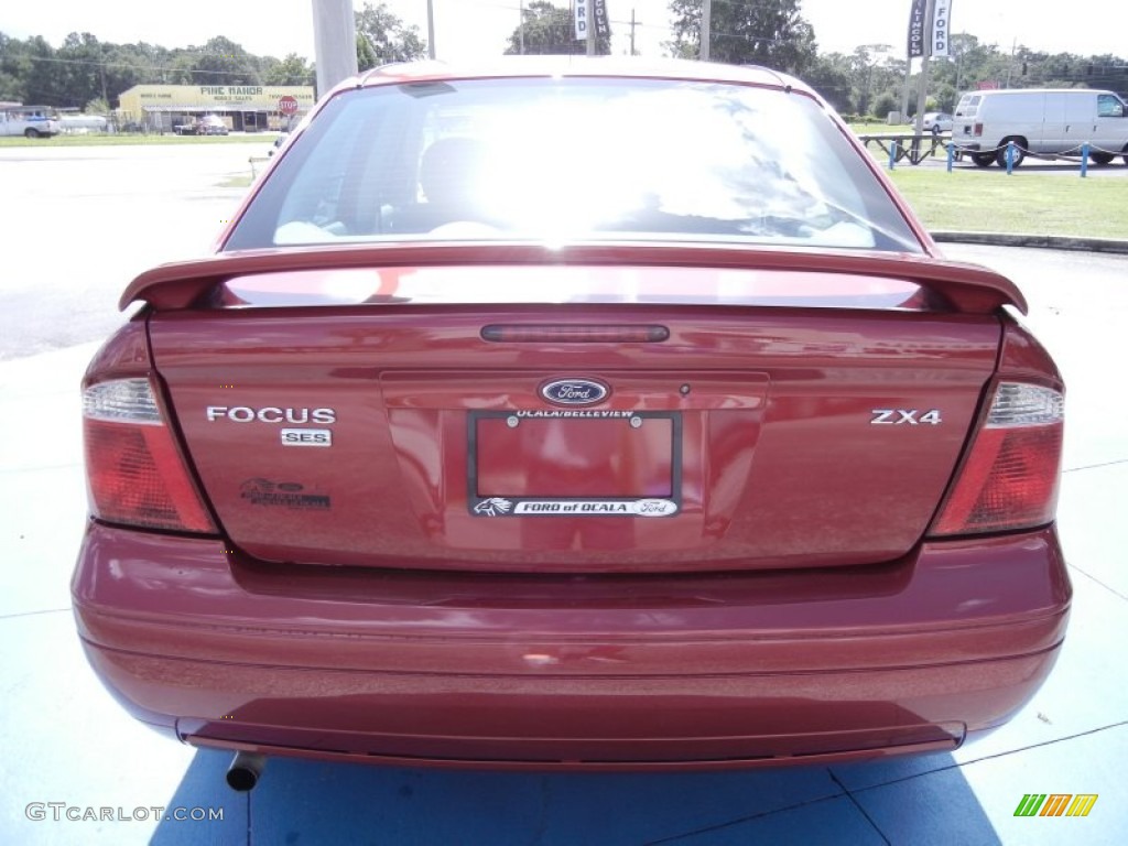 2005 Focus ZX4 SES Sedan - Sangria Red Metallic / Dark Flint/Light Flint photo #4