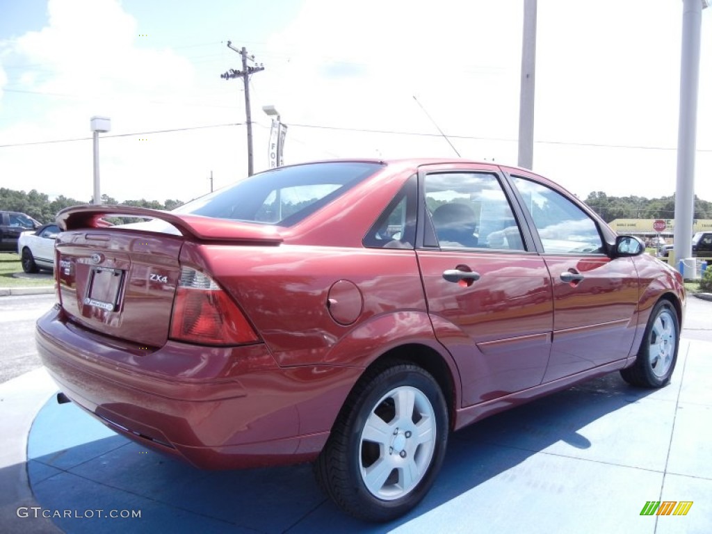 2005 Focus ZX4 SES Sedan - Sangria Red Metallic / Dark Flint/Light Flint photo #5