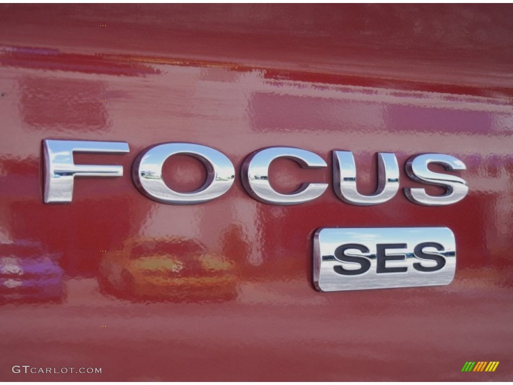 2005 Focus ZX4 SES Sedan - Sangria Red Metallic / Dark Flint/Light Flint photo #9