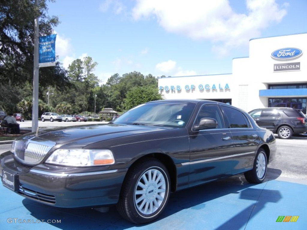 2005 Town Car Sedan - Charcoal Beige Metallic / Medium Light Stone/Dark Stone photo #1