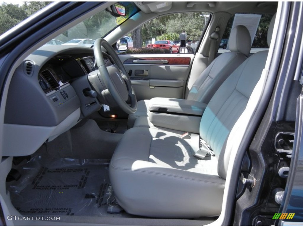 2005 Town Car Sedan - Charcoal Beige Metallic / Medium Light Stone/Dark Stone photo #12
