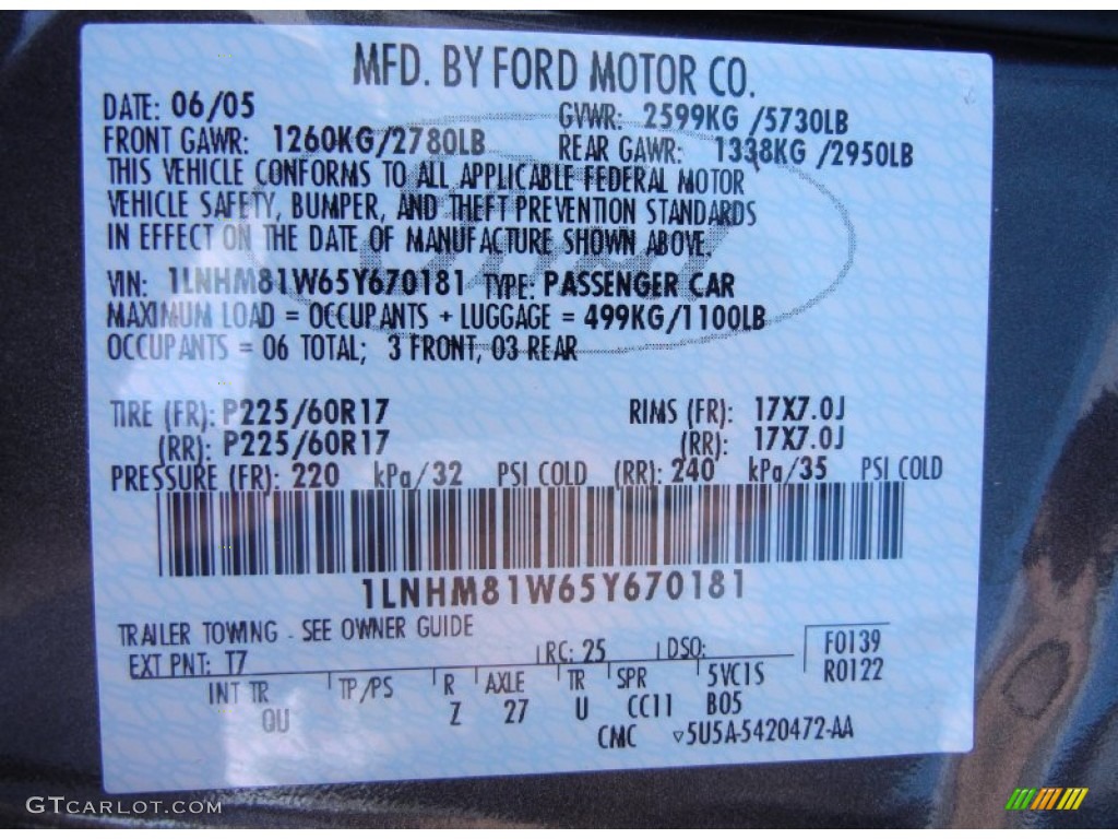 2005 Town Car Sedan - Charcoal Beige Metallic / Medium Light Stone/Dark Stone photo #30