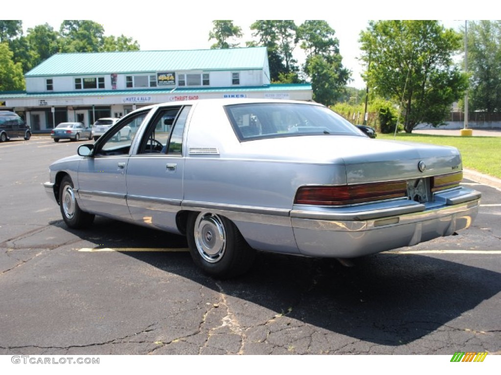 1996 Roadmaster Limited Sedan - Light Adriatic Blue Metallic / Blue photo #4