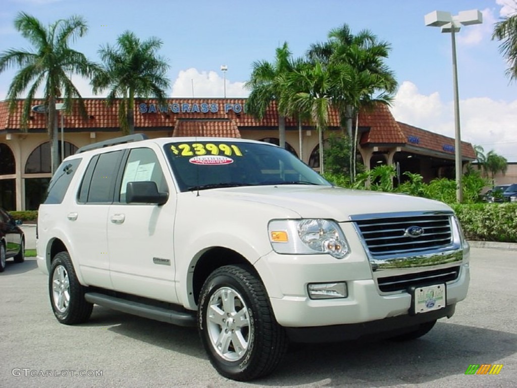 2008 Explorer XLT - White Suede / Camel photo #1