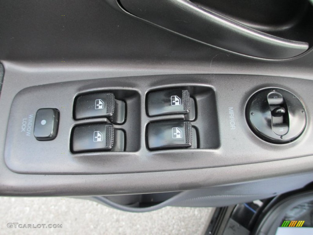 2003 Hyundai Elantra GT Hatchback Controls Photo #68414240
