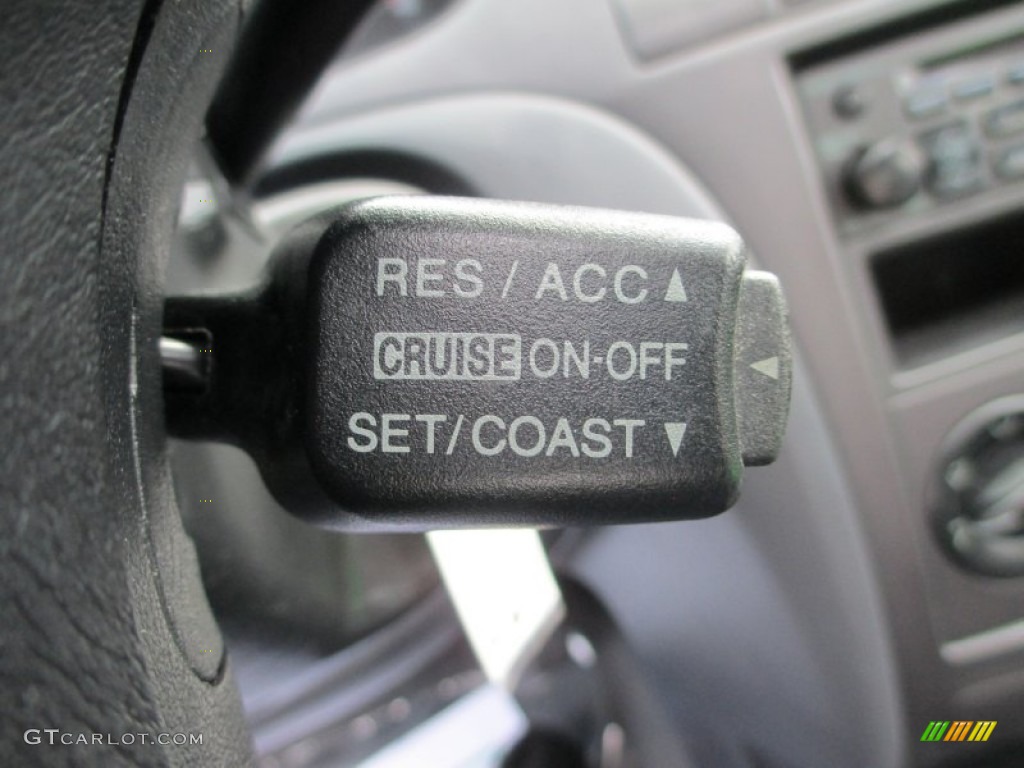 2003 Hyundai Elantra GT Hatchback Controls Photos