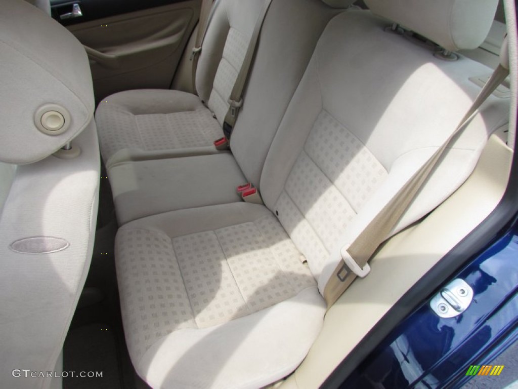 2002 Volkswagen Jetta GLS Wagon Rear Seat Photos