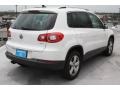 Candy White - Tiguan SE Photo No. 5