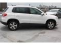 Candy White - Tiguan SE Photo No. 6