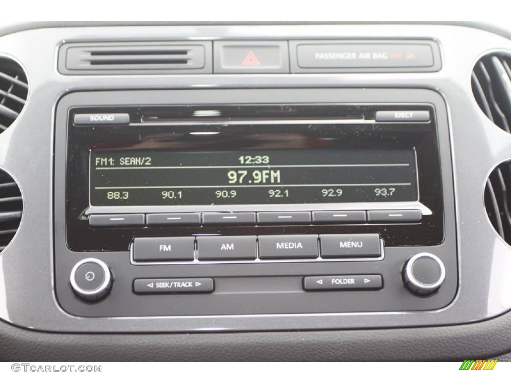 2013 Volkswagen Tiguan S Audio System Photo #68421325